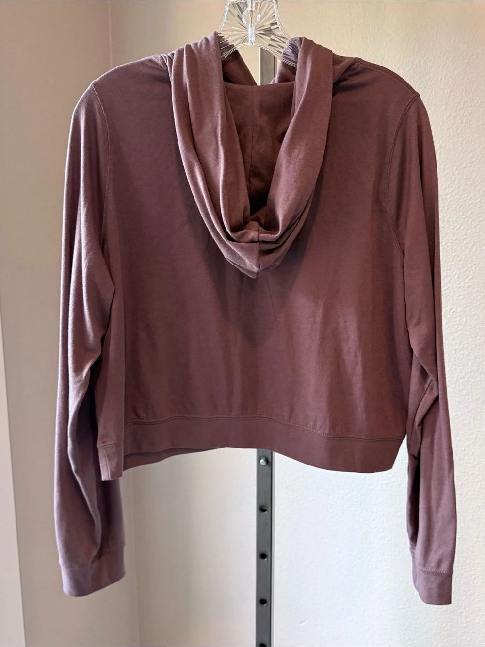 Nike women’s lightweight cropped hoodie size medium
